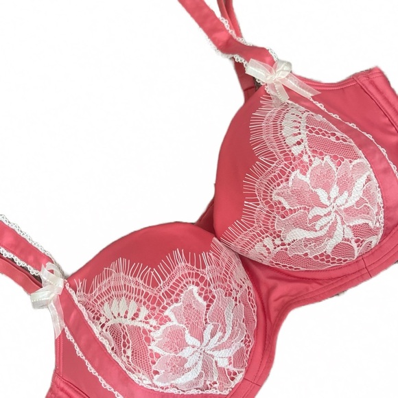 Victoria’s Secret Sexy Pink Lace UnderwireBra with Bows Size 32D - Picture 1 of 3